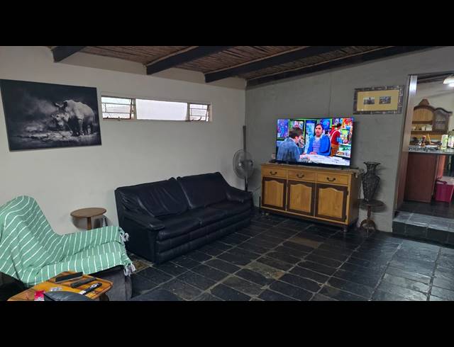 2.10HA SMALLHOLDING FOR SALE IN WATERKLOOF AH